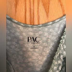 Adorable spring Pacsun top🌿🌿